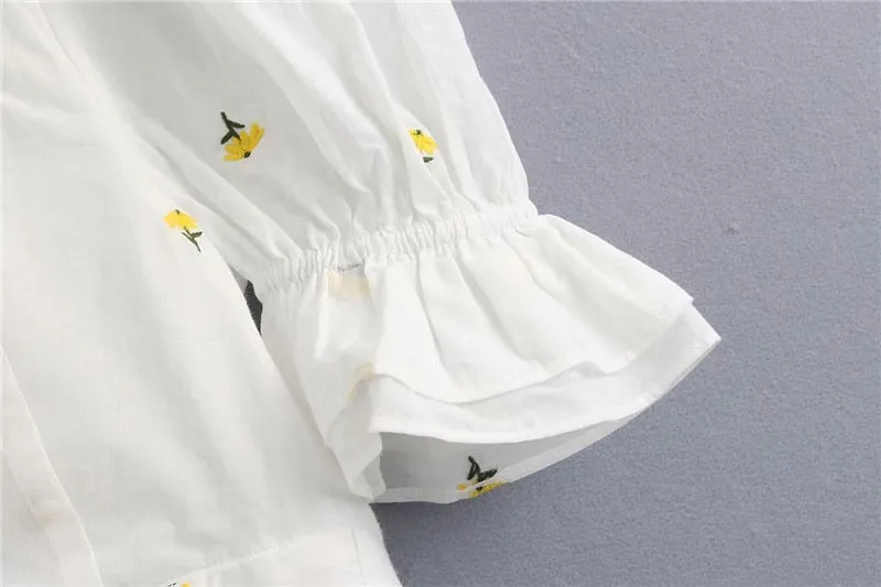 FLORAL EMBROIDERY CROPPED BLUSE