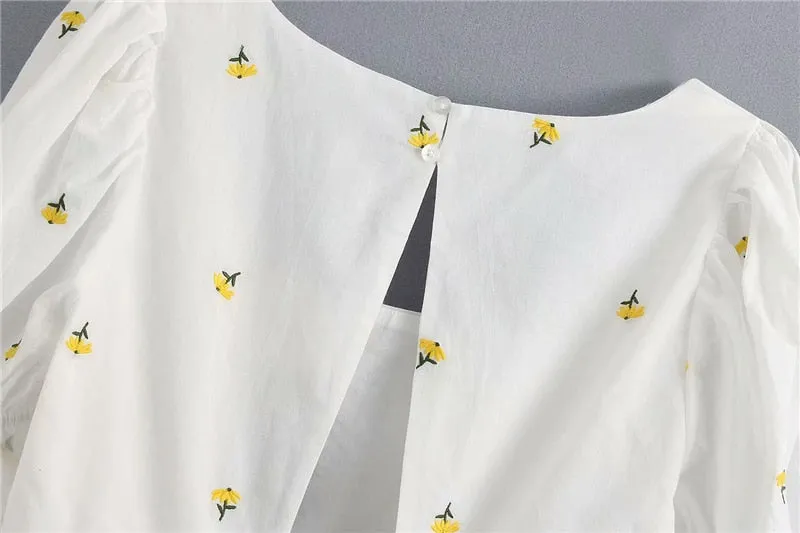 FLORAL EMBROIDERY CROPPED BLUSE