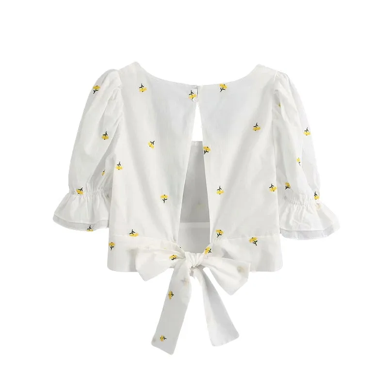 FLORAL EMBROIDERY CROPPED BLUSE