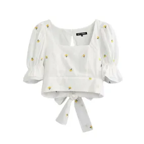 FLORAL EMBROIDERY CROPPED BLUSE