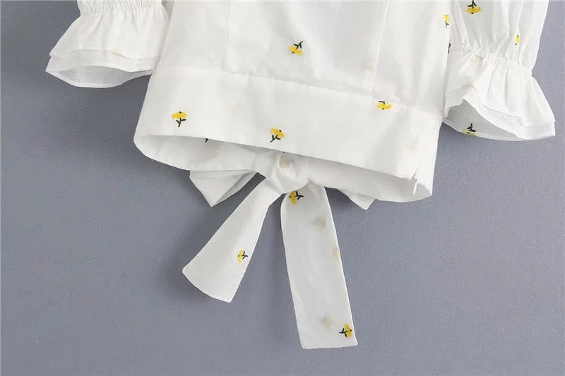 FLORAL EMBROIDERY CROPPED BLUSE